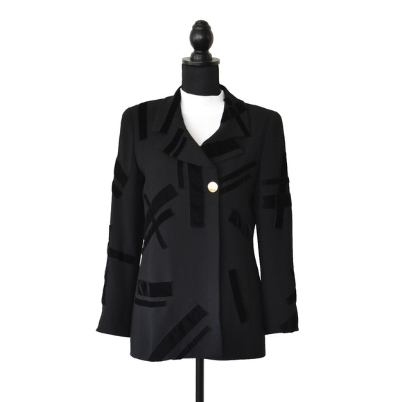 H0 Auth CHANEL BOUTIQUE 98A Black Wool Velvet Patch Logo Buttons Blazer Size 38 - Picture 1 of 10